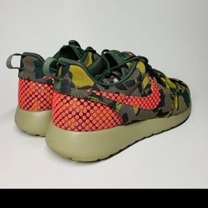 Women's Roshe Nike Camo Sneakers 8